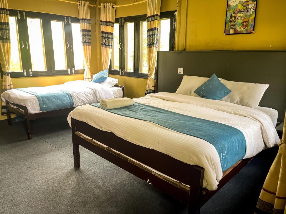Hotel Tharu Garden And Beer Bar Chitwan Ngoại thất bức ảnh