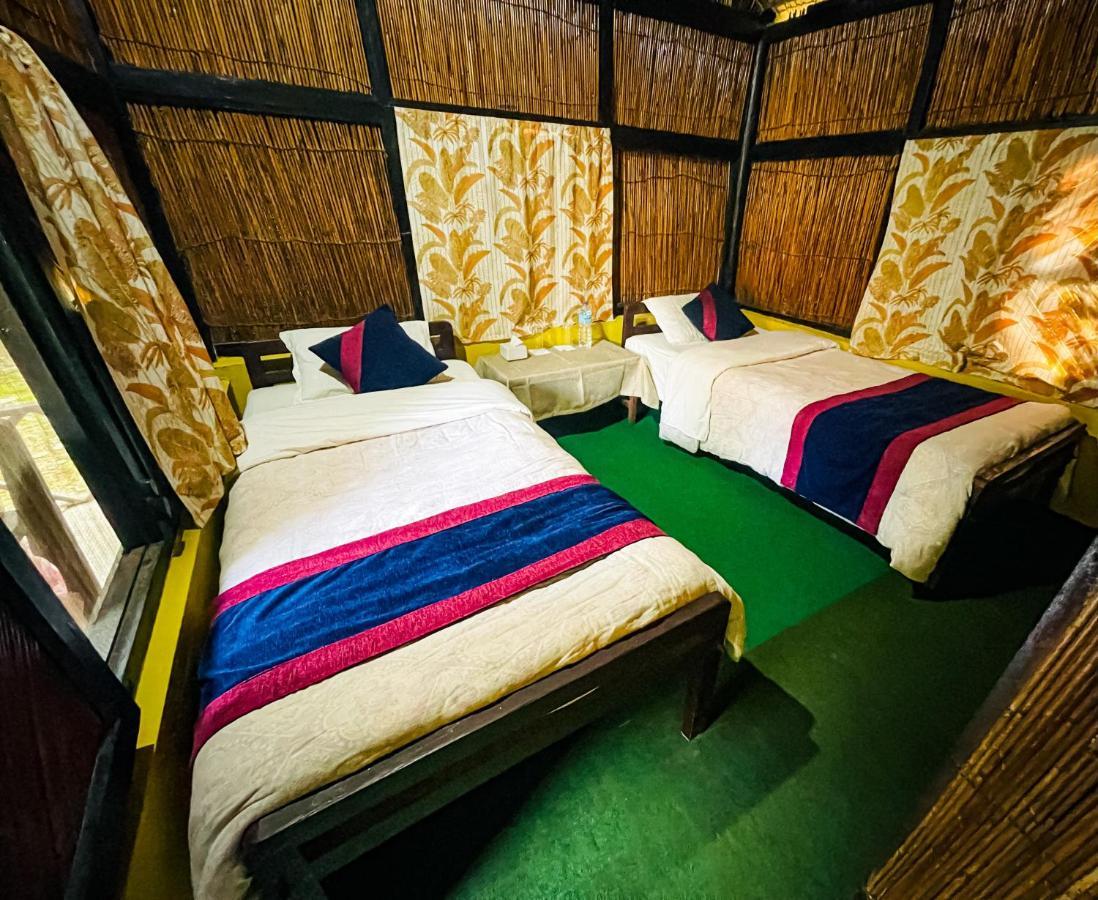 Hotel Tharu Garden And Beer Bar Chitwan Ngoại thất bức ảnh