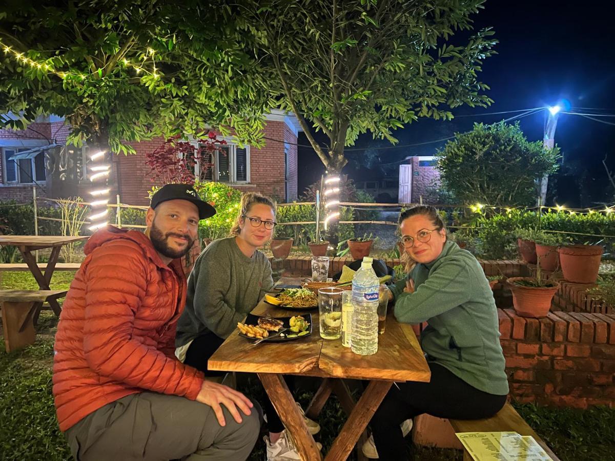 Hotel Tharu Garden And Beer Bar Chitwan Ngoại thất bức ảnh
