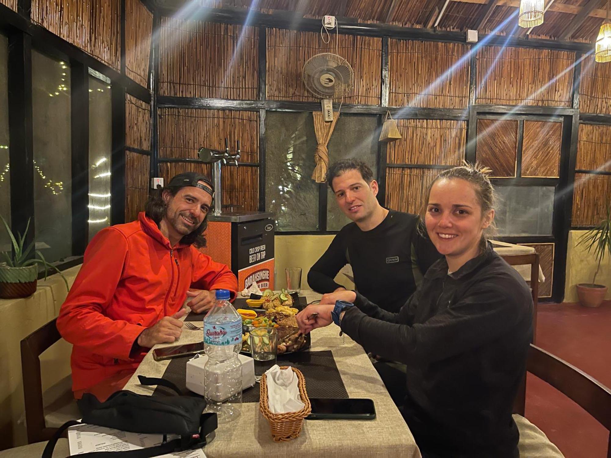 Hotel Tharu Garden And Beer Bar Chitwan Ngoại thất bức ảnh