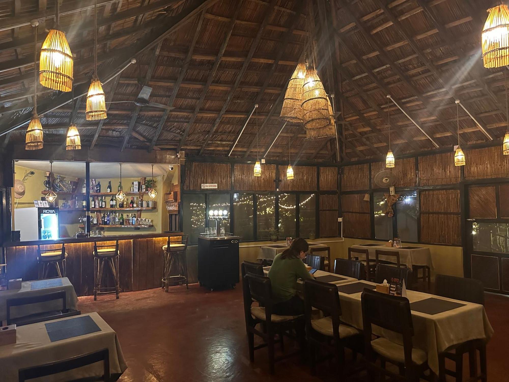 Hotel Tharu Garden And Beer Bar Chitwan Ngoại thất bức ảnh