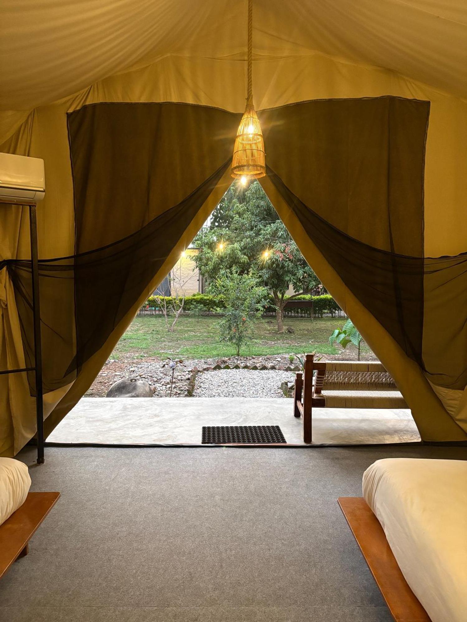 Hotel Tharu Garden And Beer Bar Chitwan Ngoại thất bức ảnh